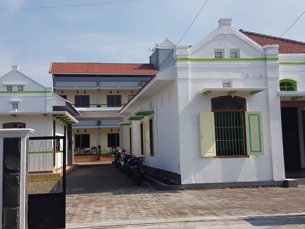 Ilomba Hotel Probolinggo Exterior photo
